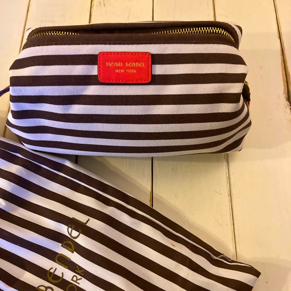 NWOT Henri Bendel Makeup Bag, Coral